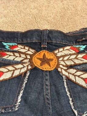 Rock & Republic Dark Blue Jeans with Multicolor Feather Embroidery